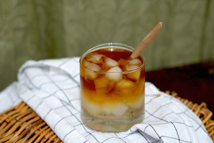 es kopi dengan nata de coco yang segar